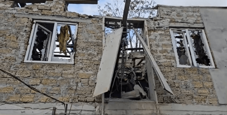 Разрушения, обстрел, Херсон, удар, атака, война в Украине, фото