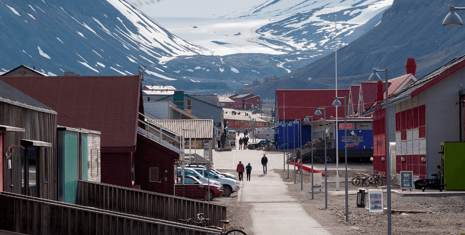 Лонгйір, найпівнічніше поселення, найдивніше місце на Землі, блогер, подорожі, архіпелаг Шпіцберген, занурюється в постійну темряву