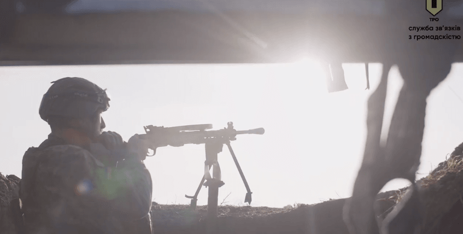 боец тро, военный, пулемет, окоп