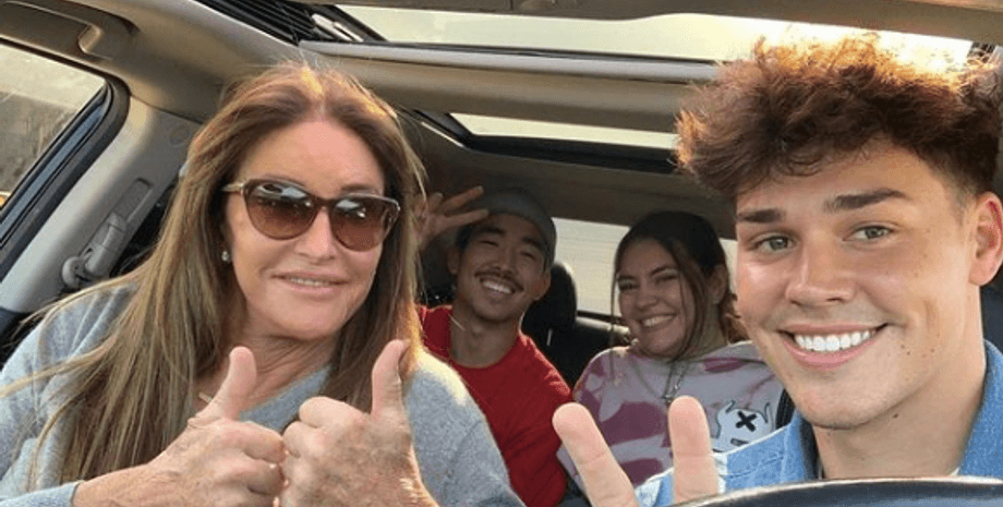 Кейтлін Дженнер (ліворуч на передньому плані), вибори губернатора каліфорнії, Трансгендерна жінка