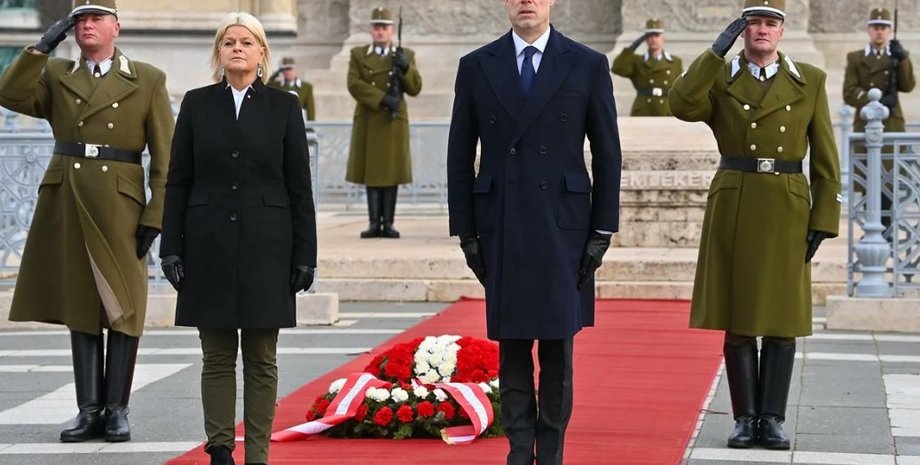 Міністерка оборони Австрії Клаудія Таннер і міністр оборони Угорщини Крістоф Салай-Бобровницький