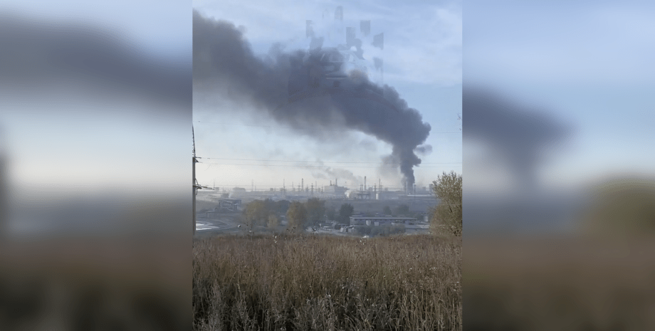 пожежа КрАЗ, КрАЗ, пожежа Красноярськ, горить завод, горить КрАЗ, пожежа Росія, вибух Росія