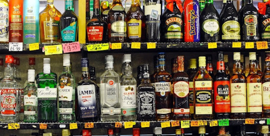 Алкоголь в магазинах часто произведен или ввезен в Украину нелегально