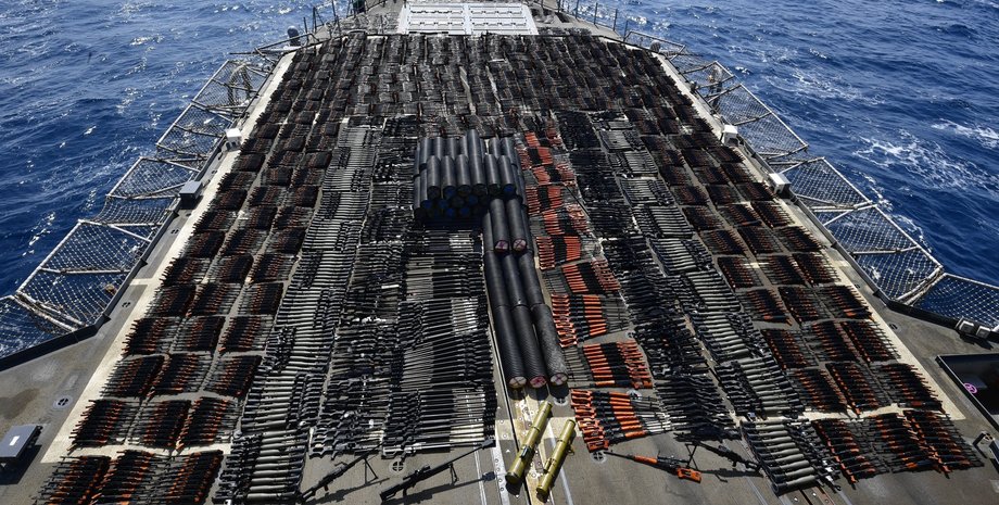 задержание корабля с рос оружием