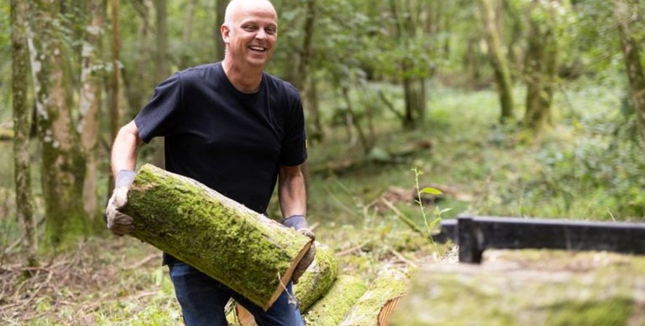 Переможець лотереї, лотерея, гроші, приз, став мільйонером, виграв 100 мільйонів, купив дорогі авто, називають садівником