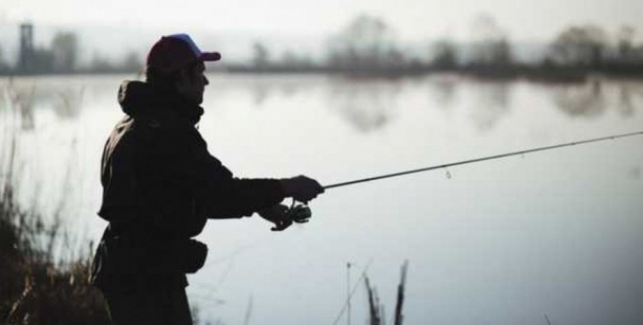 рыбалка в украине, правила рыбалки, отлов рыбы в украине, норма отлова рыбы рыбак, рыбалка, отлов, рыба, водоем, удочка, ловля рыбы, рыболовный билет