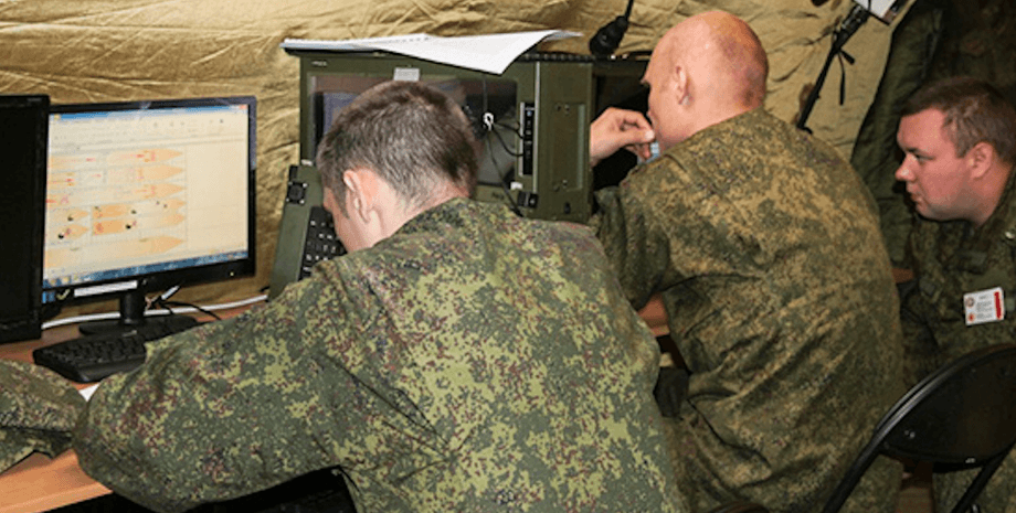 Российские оккупанты руководят в командном пункте ВС РФ