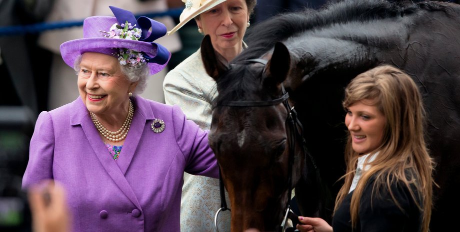 Принцесса Беатрис, Зара Филлипс, Аскот, скачки, принц чарльз, камилла паркер боулз, королева елизавета, скачки в аскоте, шляпки