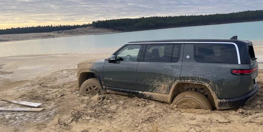 Внедорожник Rivian R1s, Rivian R1S, новый Rivian R1S, Rivian R1S 2023, застрял внедорожник