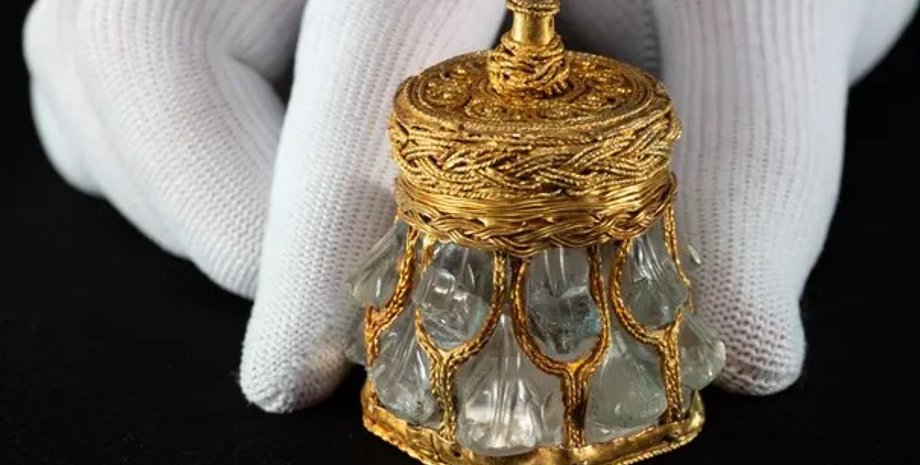 Сосуд, римский сосуд, викинги, горный хрусталь, позолома, клад Галлоуэй