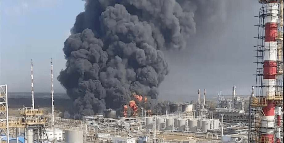 Украина поразила рекордное количество энергетических целей РФ статья Bloomberg об ударах ВСУ по РФ