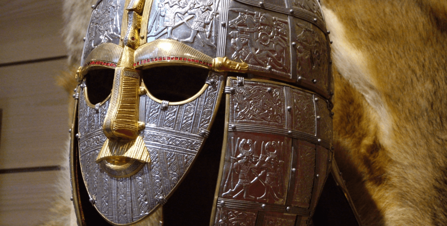 шлем, доспехи, Византия, археологи, археология, захоронение, могила, Саттон-Ху, средневековье, история, находка, король, сасаниды, исследования