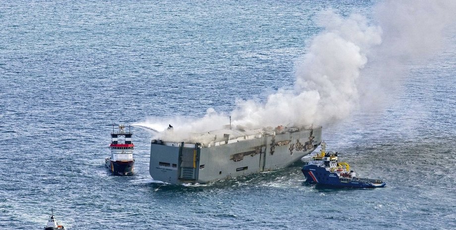 The Fremantle Highway, корабель, корабель пожежа