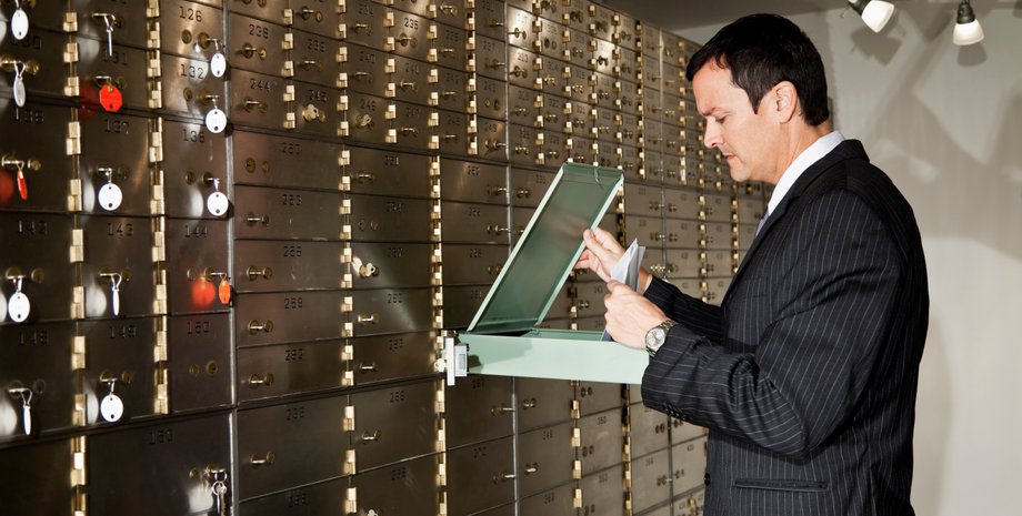 Сейф, банковский сейф, деньги