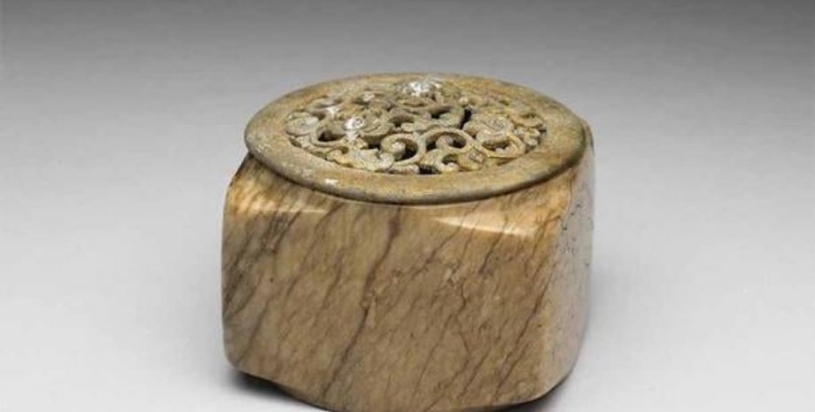 древнекитайские реликвии конг, культура Лянчжу, неолитические артефакты, ритуальные предметы, нефритовые артефакты, древнекитайские цивилизации, культурные верования, духовное значение, древние погребальные предметы