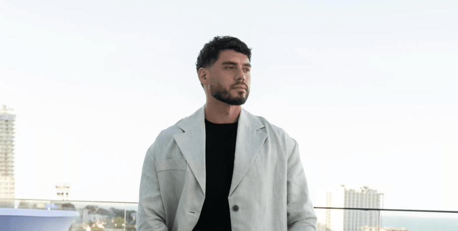 Нікіту Добриніна підозрюють у стосунках з чоловіком