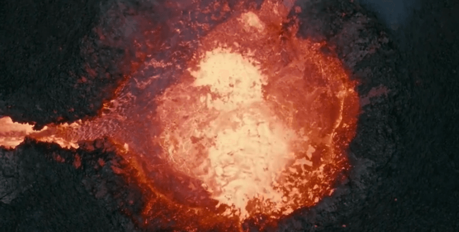 Фаградальсфьядль, вулкан, дрон, упал, видео, жерло, лава, извержение вулкана, извергающийся вулкан