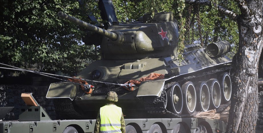 Памятник советскому танку.