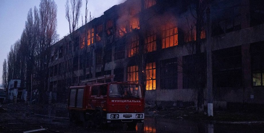 Удар ВС РФ по Одессе Пожар на месте удара ВС РФ в Одессе