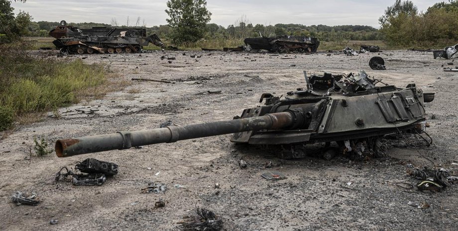 Разбитый танк ВС РФ, Харьковская область наступление РФ, Харьков наступление РФ, Харьков 10 мая, танки РФ Харьков