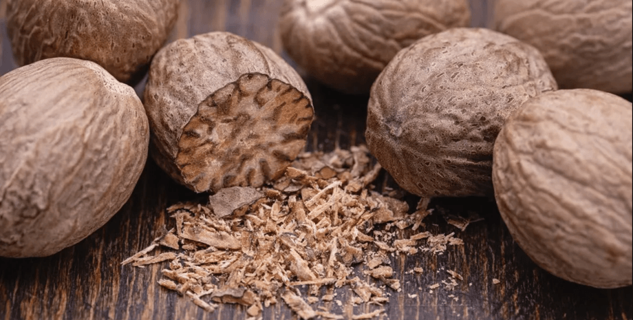 мускатний горіх, спеції, прянощі