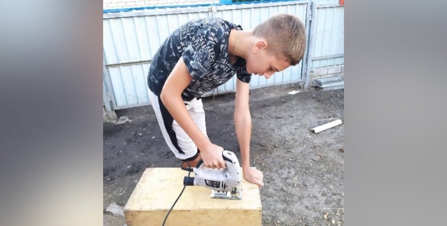 зарядка для мобільного, зарядний пристрій для телефона, як зарядити телефон якщо немає світла, генератор для телефона