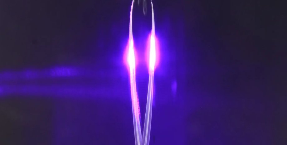 лазер, вода, транзистор