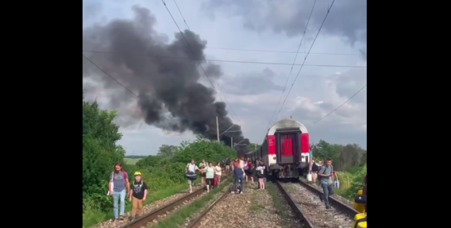 Место аварии поезда и автобуса в Словакии Место аварии поезда и автобуса в Словакии