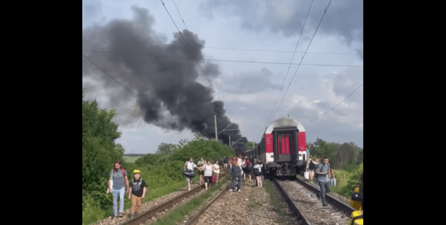 Место аварии поезда и автобуса в Словакии