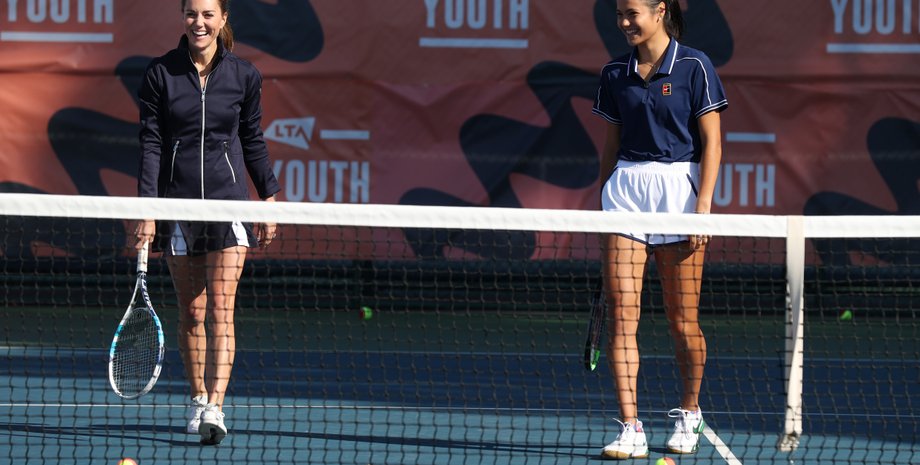 Кейт Міддлтон грає в теніс