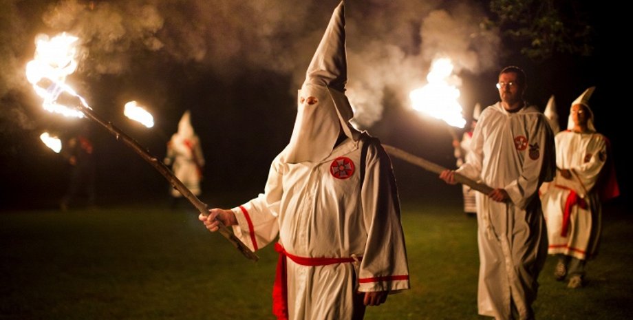 Ку-клукс-клан / Фото: © EPA/JIM LO SCALZO