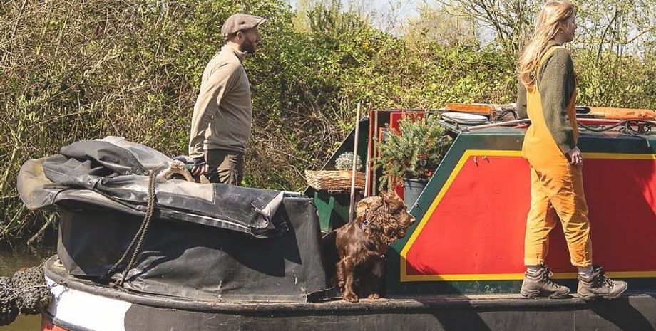 Молодая пара живет в лодке, чтобы не платить за аренду, недвижимость, жилье, Великобритания, фото, интересные истории