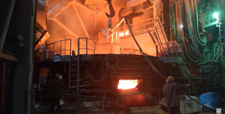 Выплавка метала на "Оскольском электрометаллургическом комбинате" Метал, завод, Оскольский электрометаллургический комбинат, Россия, РФ, фото