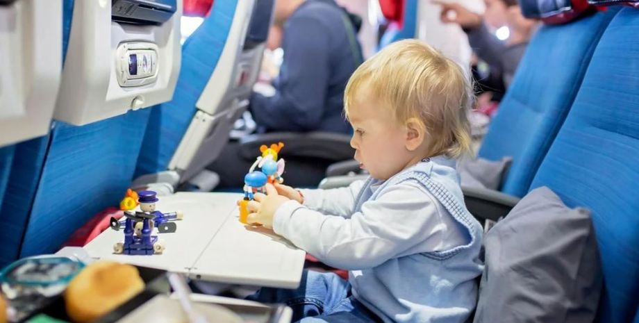 Маму удивило поведение дочери в самолете, путешествия, туризм, перелет, авиация, курьезы, дети, воспитание