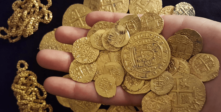 Золотые монеты, монеты с корабля, история затонувшего флота, испанский флот, украденные монеты, долгое расследование, давние артефакты