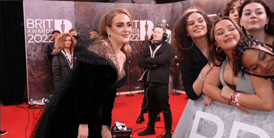 Адель на церемонии вручения премий Brit Awards 2022