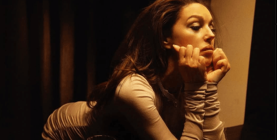 Моника Беллуччи, новый 2025 год, Моника Беллуччи стиль, прозрачный топ, тим бертон, венсан кассель, Моника Беллуччи образы