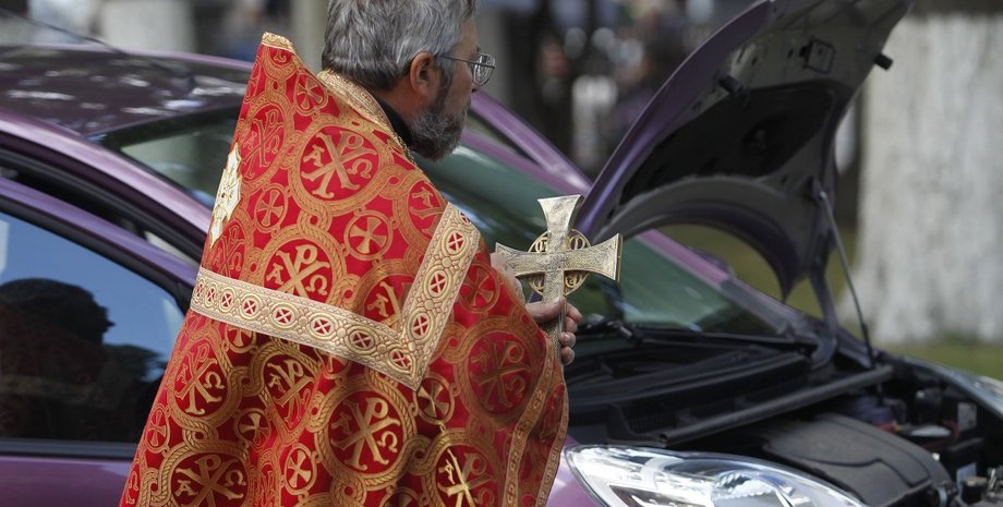 священик, хрест, автомобіль