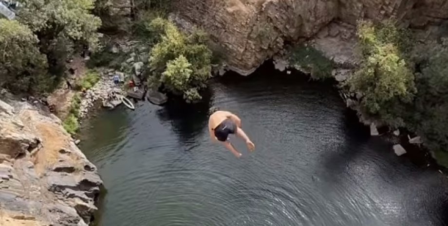 Ком Жирардо, стрибок, скеля, вода, Dods Diving