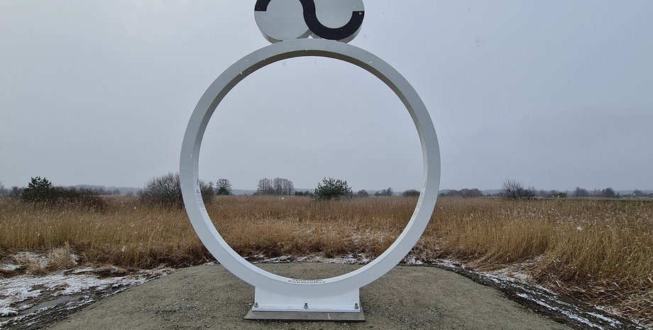 остров Сааремаа, буква Ö, памятник букве