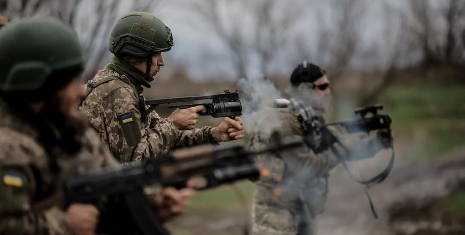 Піхотинець 24 бригади ЗСУ під час навчання