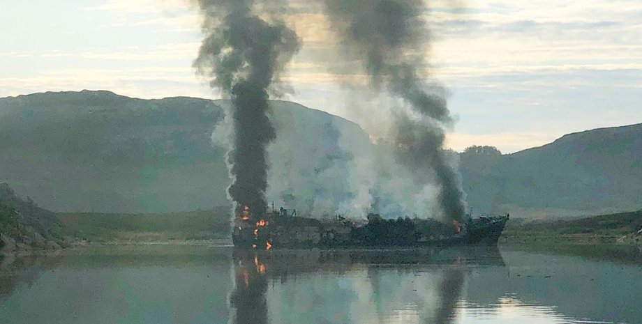 судно, таманго, пожар, киркинес, фото