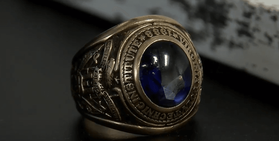 Випускний перстень 1938, знахідка в Starbucks, родинна реліквія, повернення історичної цінності