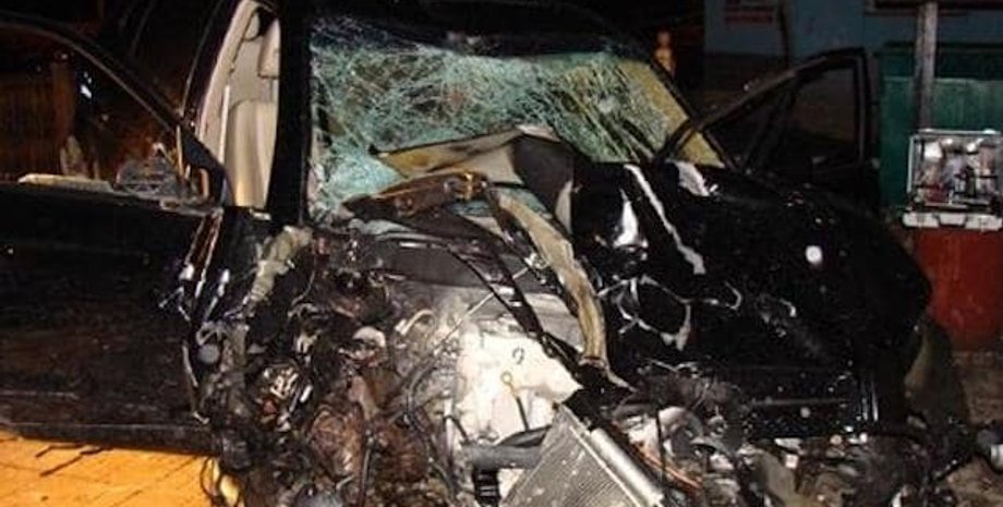 взорванный автомобиль каховского коллаборанта, покушение на Виталия Ефименко, в Каховке взорвали автомобиль, партизаны