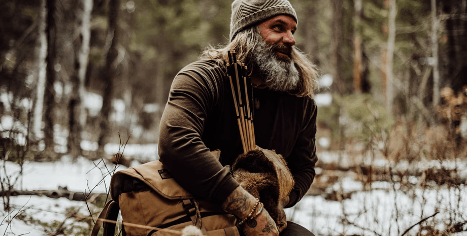 Мужчина жил в пещере, пережил инфаркт, сердечный приступ, реабилитация после операции, не мог ходить, изменил жизнь, занимался охотой,