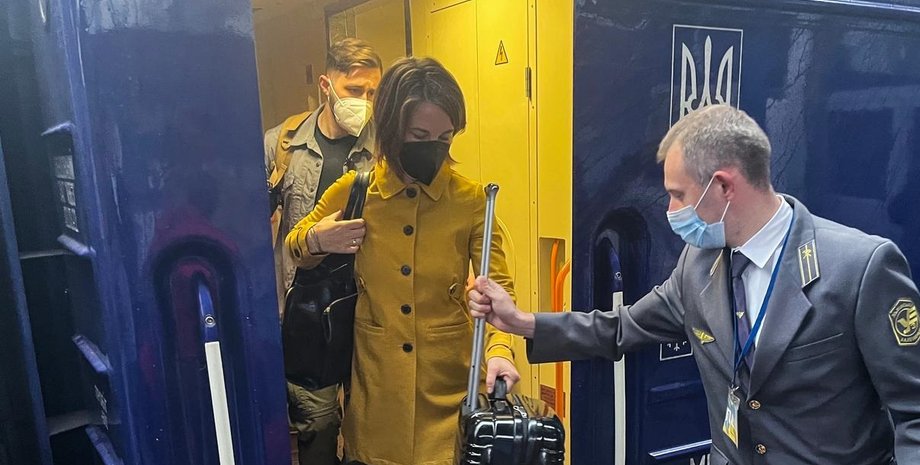 Анналена Бербок, Київ, потяг