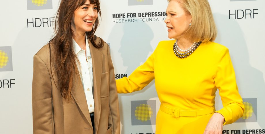 Дакота Джонсон, Дакота Джонсон стиль, Дакота Джонсон крис мартин, вопрос депрессии, стильный блейзер