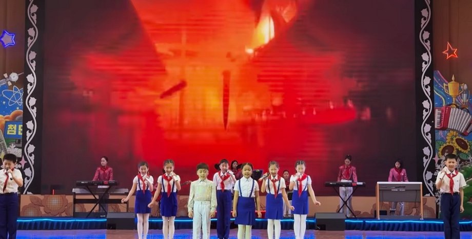 Северокорейские дети, кндр, иностранные туристы