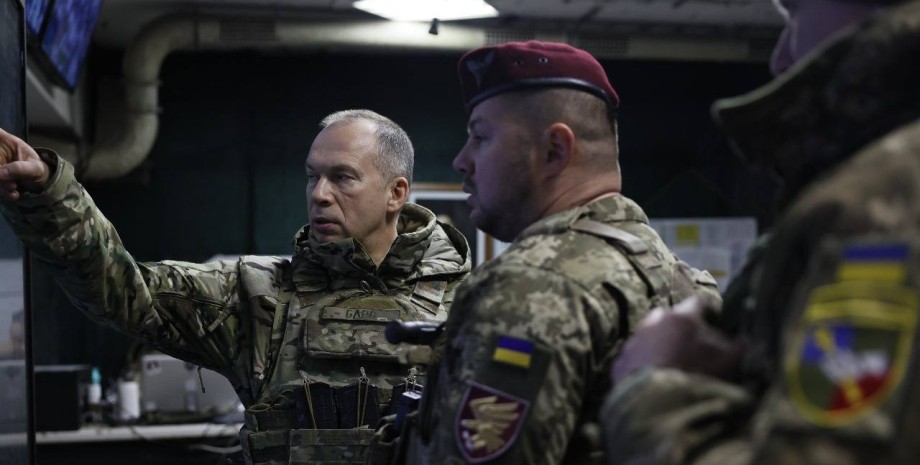 Selon le commandant des forces terrestres, du moins comme l'ennemi essayait, auc...