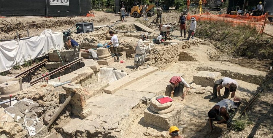 Италия, Рим, термальные ванны, бронзовые статуи